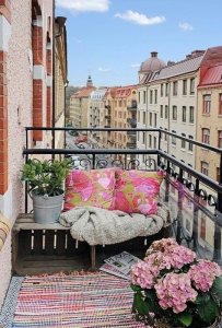 Balcony vs. Terrace